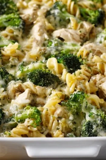 “Indulge guilt-free with this High-Protein Chicken Alfredo Bake that’s perfect for any family dinner!” Chicken Alfredo
