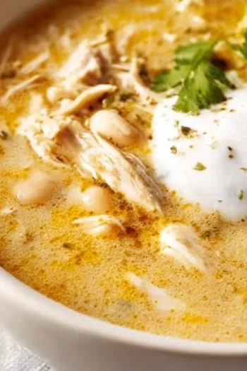 Looking for a cozy dish that’s hearty yet simple? This White Chicken Chili is the perfect solution! White Chicken Chili