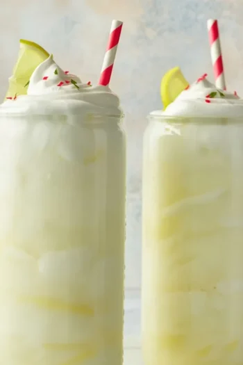 Fluffy Whipped Lemonade is what I make when the day is too hot to cook and all I want is a cold, creamy sip of sunshine. You know that sticky summer feeling when the sun hits the kitchen window and your energy just melts? That is exactly when this frothy lemonade saves the day. It tastes like a lemon creamsicle, looks like a cloud, and comes together in minutes with things you probably already have. No special tools, just a blender and a glass packed with ice. Let me show you why I keep a pitcher ready all season long. Fluffy Whipped Lemonade