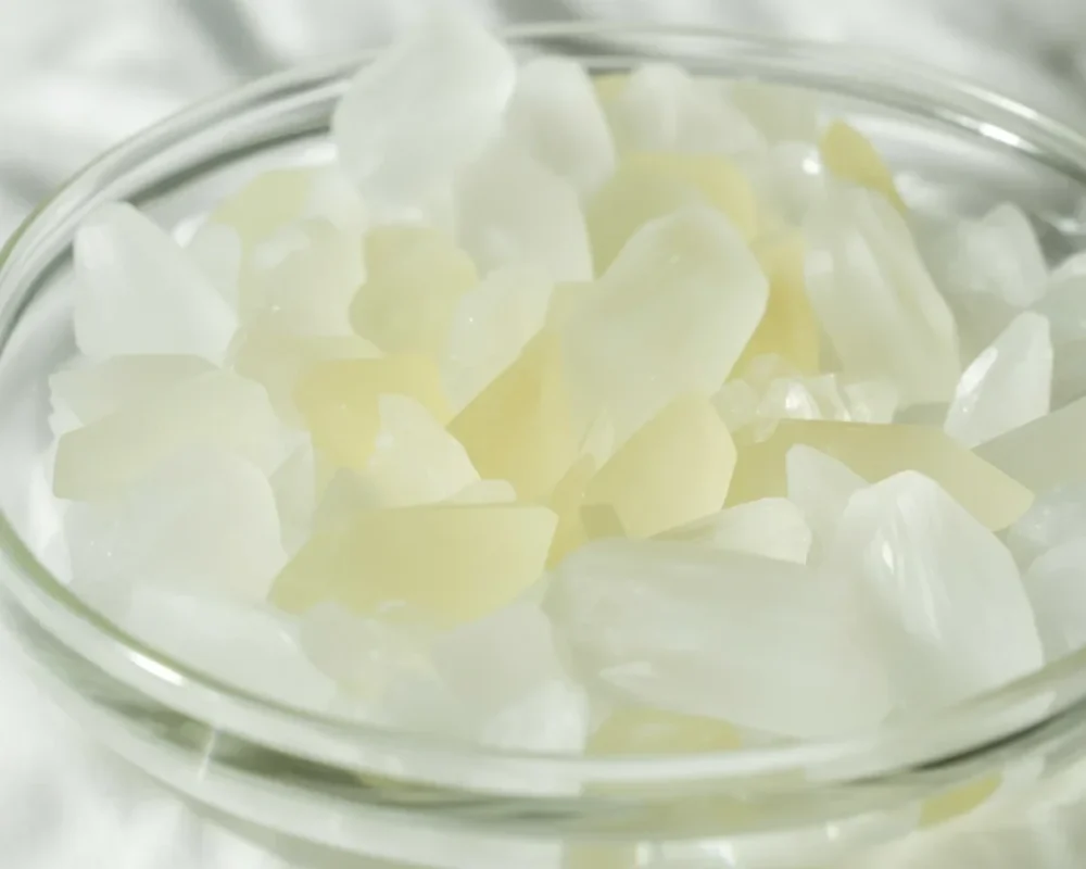 A bowl of gelatin trick for weight loss to mixe with warm water and flavorings, promoting appetite control.